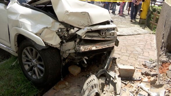 Dos lesionados dejó choque de un carro contra una casa en Belén - Telemedellín (Comunicado de prensa) (blog)