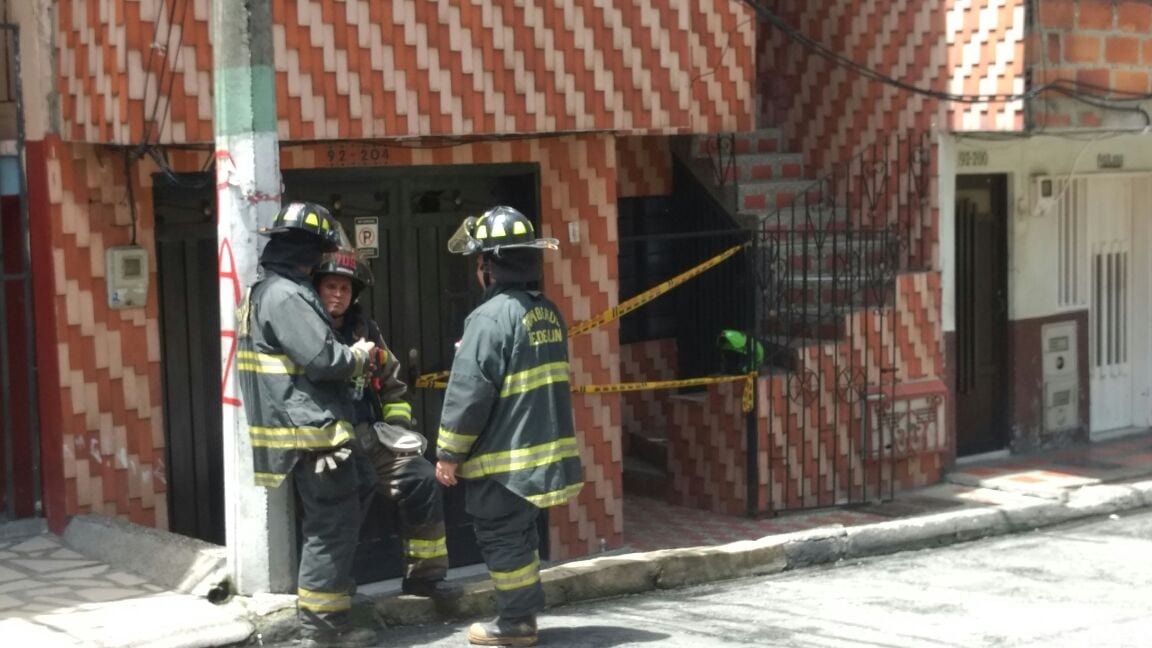 Explosión de un cilindro dejó dos personas lesionadas en el barrio ... - Telemedellín (Comunicado de prensa) (blog)