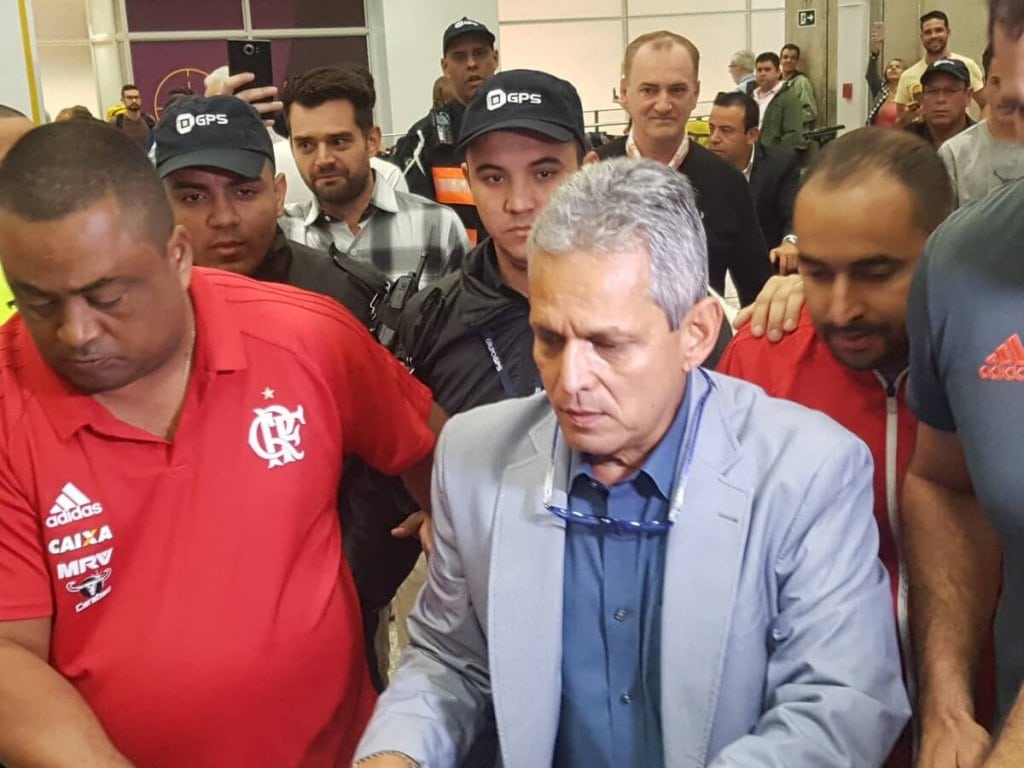 Reinaldo Rueda llegó a Brasil para oficializar su llegada al Flamengo Reinaldo Rueda llegó a Brasil para oficializar su llegada al Flamengo